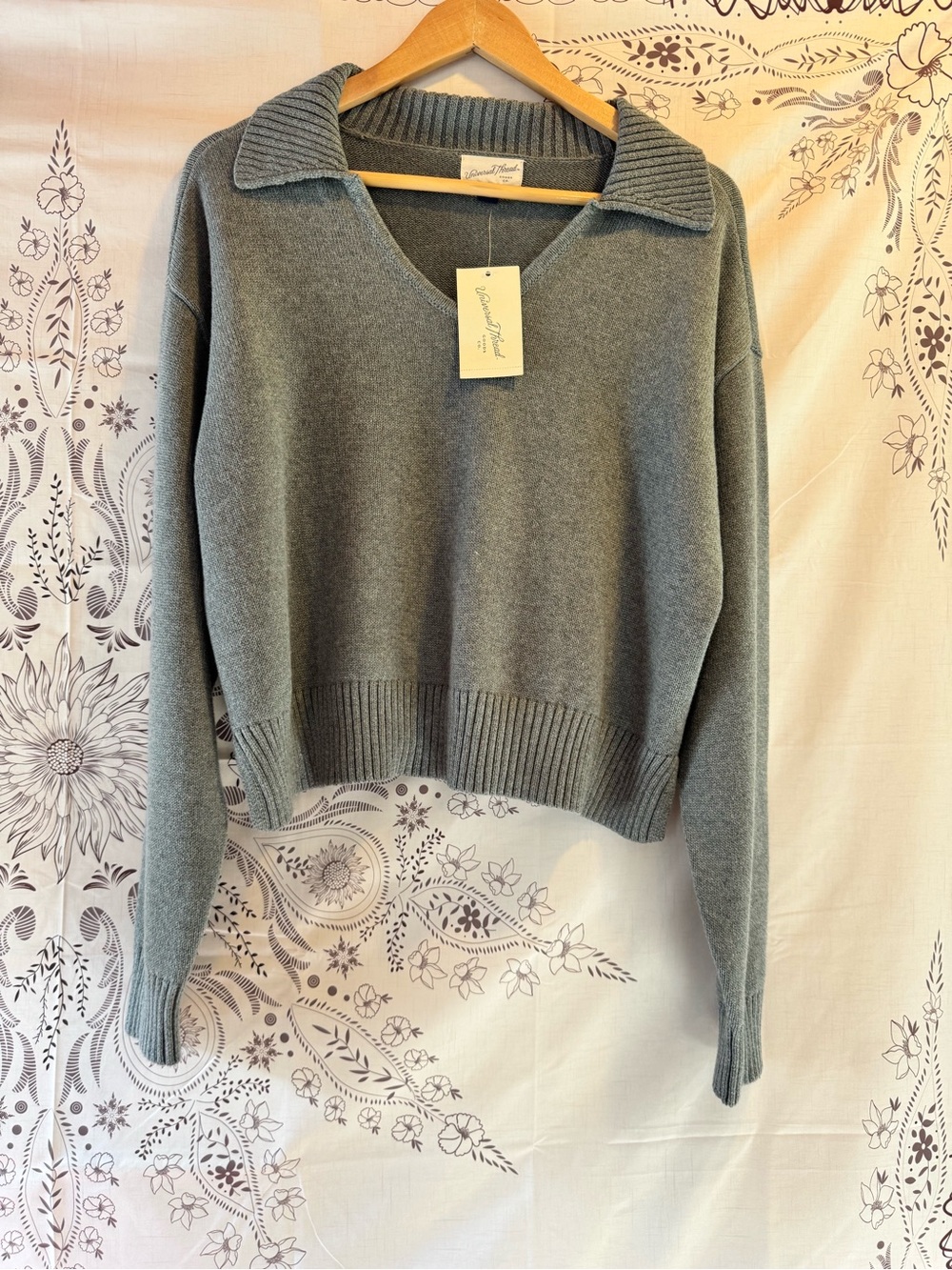 Universal thread Gray Collared V-Neck Sweater